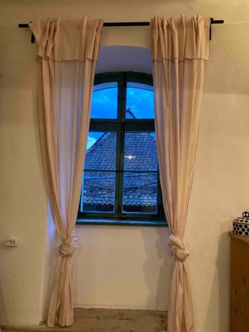 House By The Church - Entire House Crit Ngoại thất bức ảnh