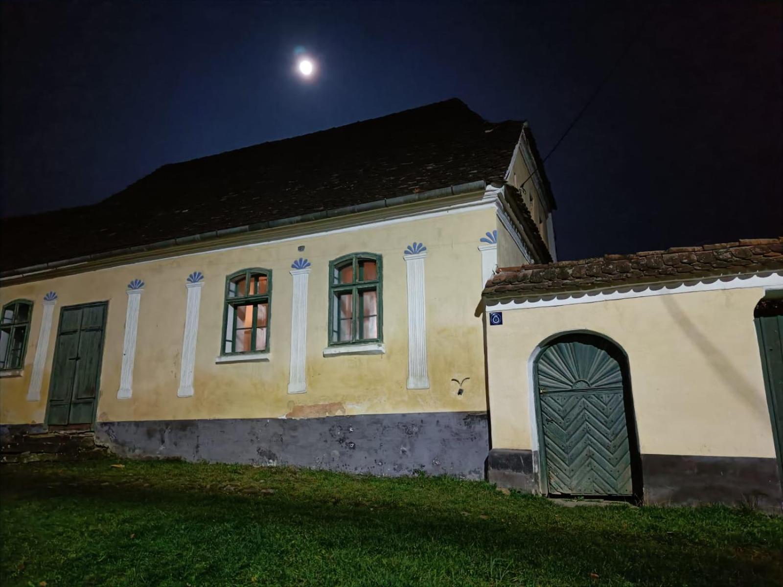 House By The Church - Entire House Crit Ngoại thất bức ảnh